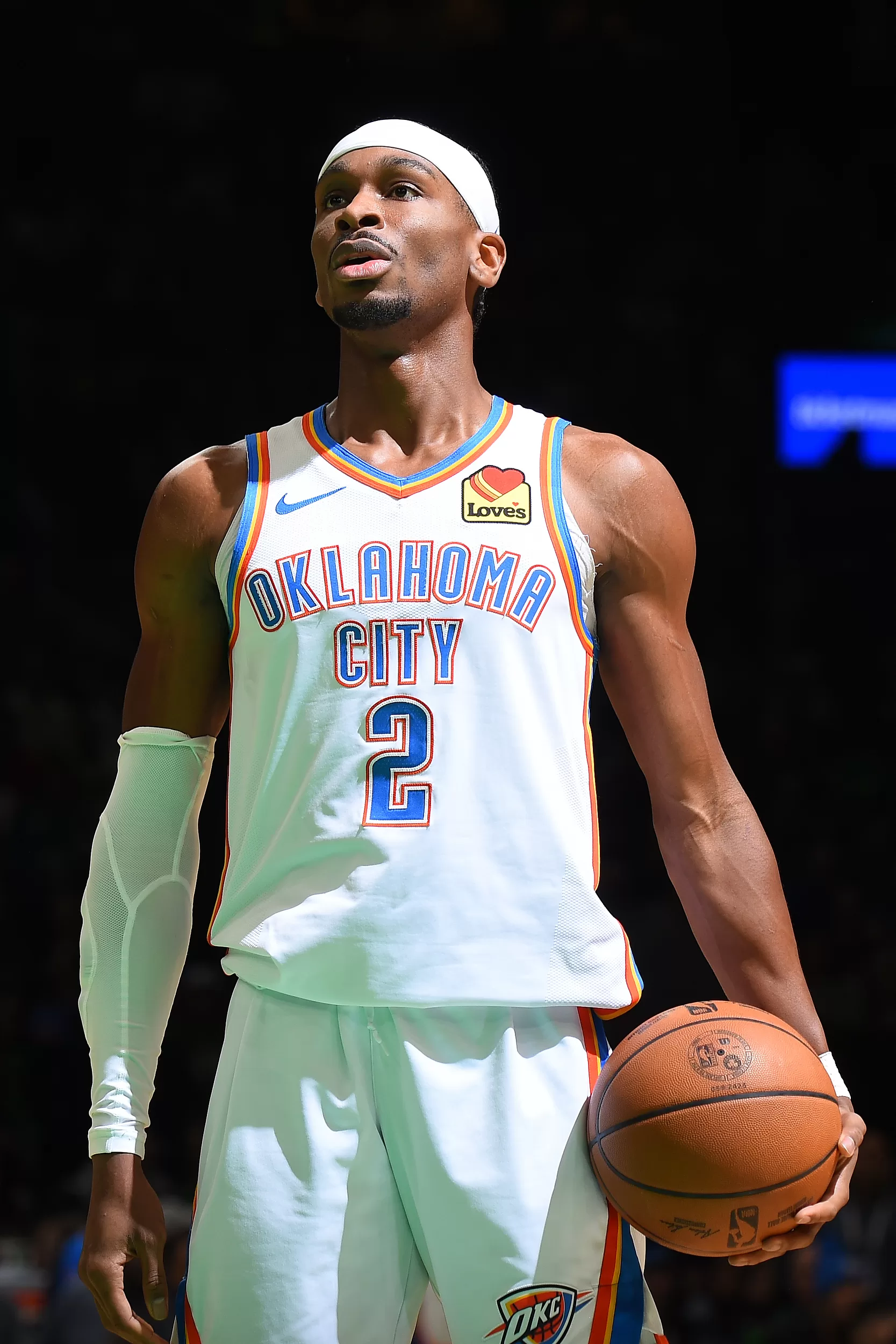[🏀雷霆对战森林狼首战预测：亚历山大与爱德华兹的较量，雷霆寻求主场开局胜利]