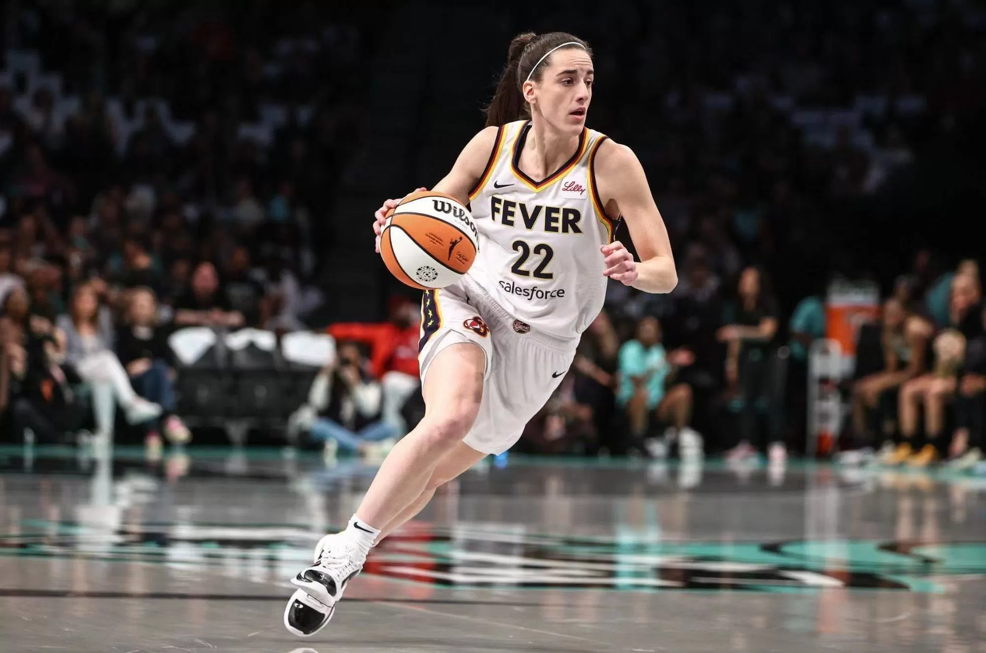 [🏀激情对决：火力全开的克拉克，狂热队追求延续对梦想队的连胜神话]